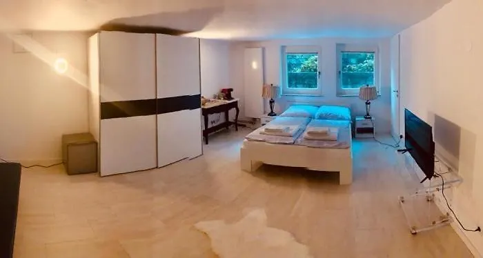 Souterrain Zimmer Mit Separatem Eingang Und Bad